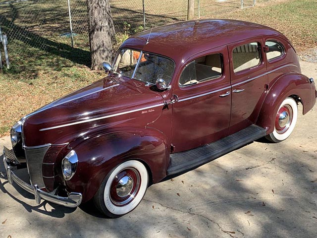 Ford Deluxe