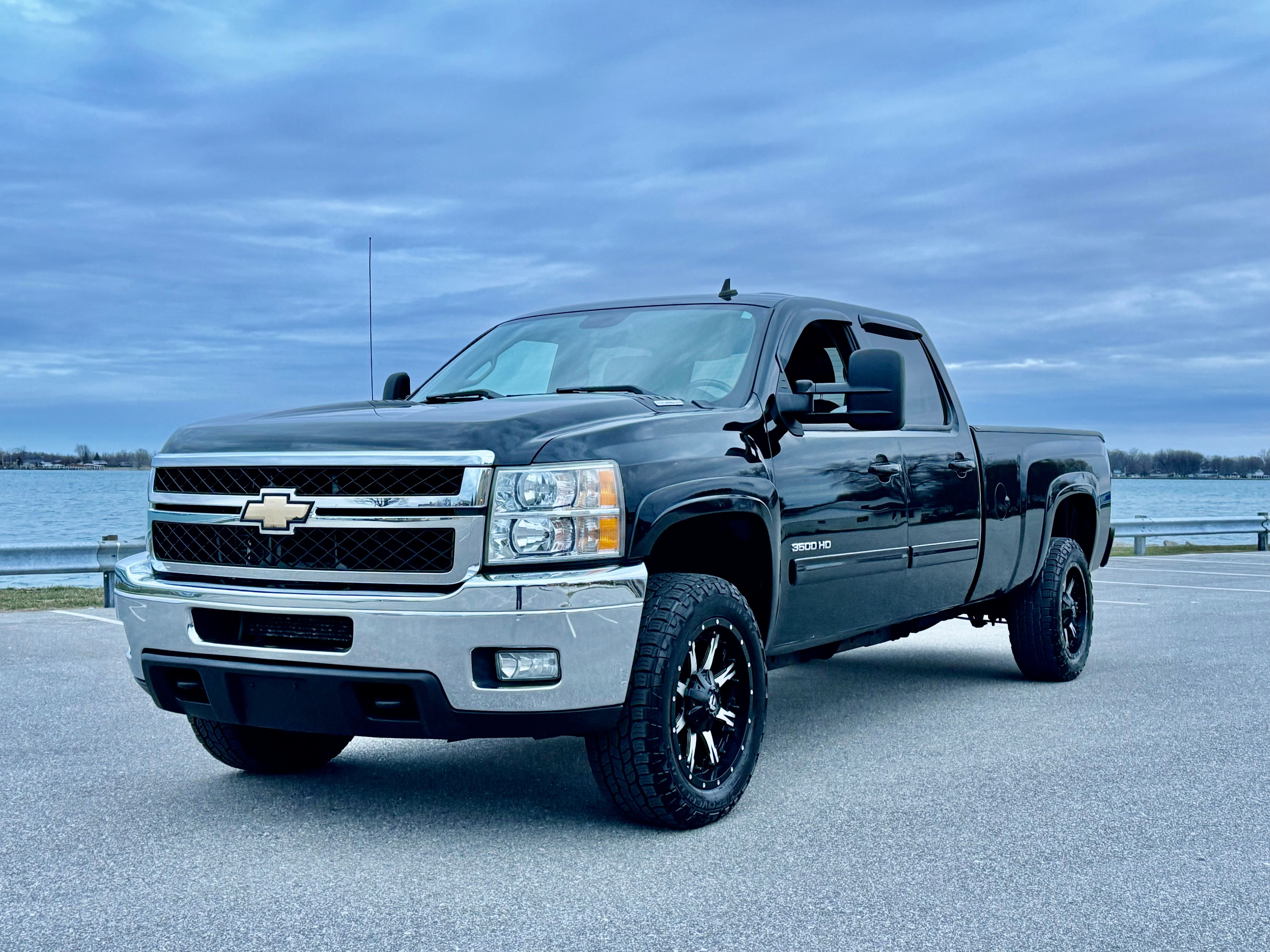 2011 Chevrolet Silverado 4 Dr. Crew Cab