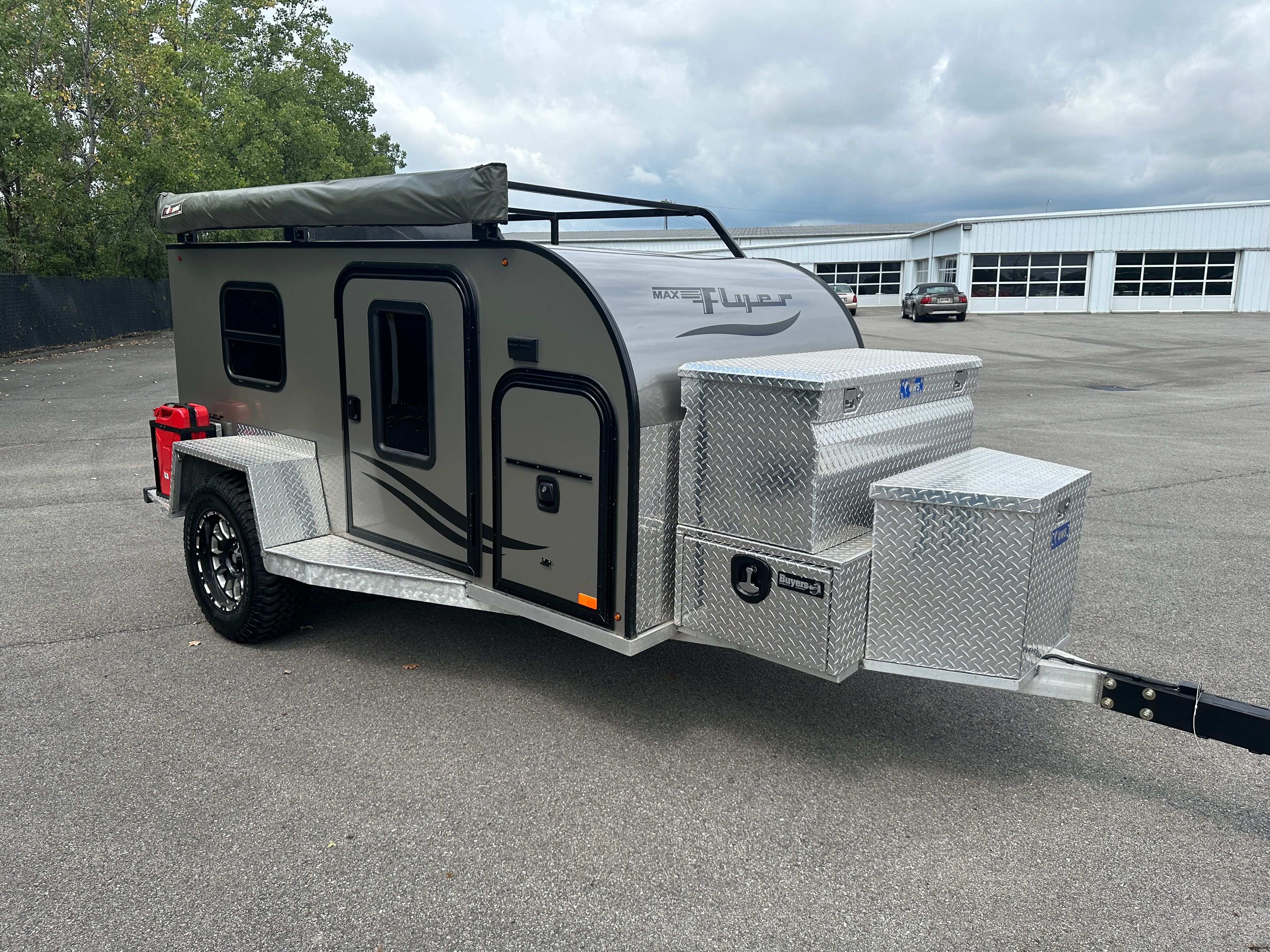 2017 Max Flyer Overland