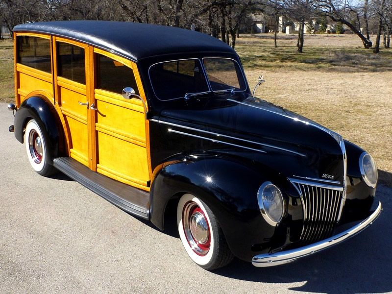 1939 Ford Deluxe Woodie station wagon
