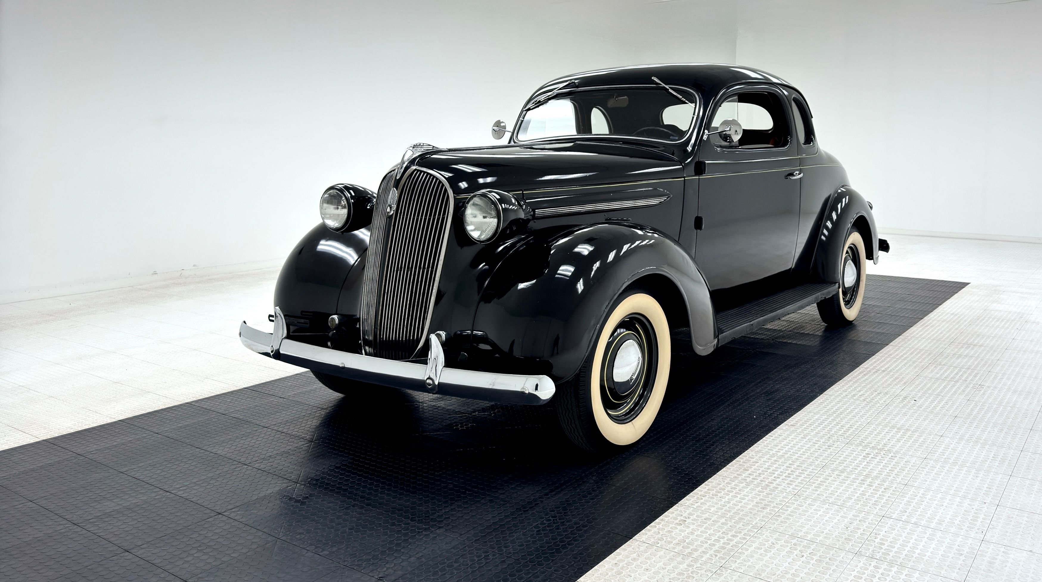 1937 Plymouth Deluxe P4