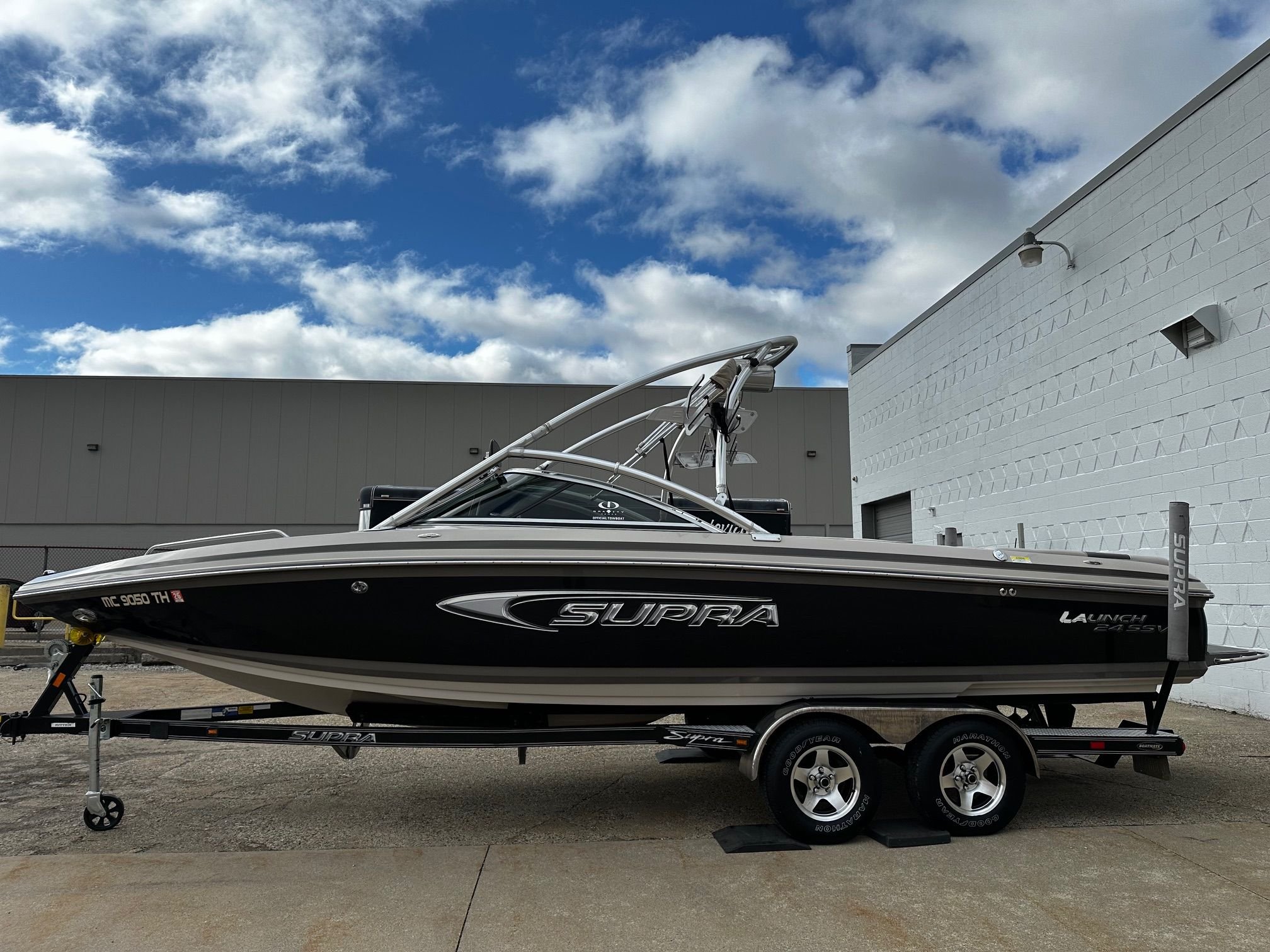 2005 Supra Launch 24SSV