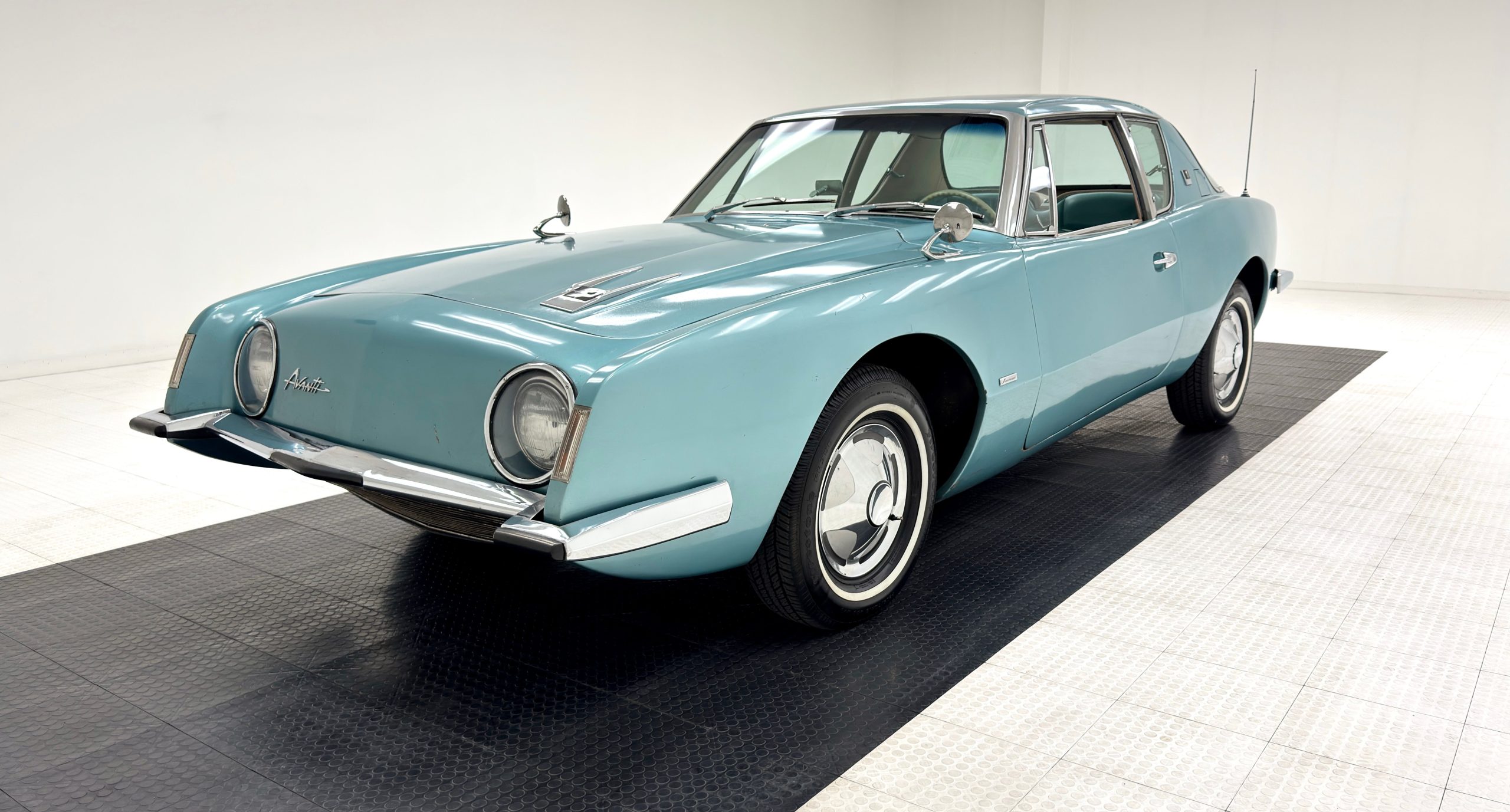 1963 Studebaker Avanti R2