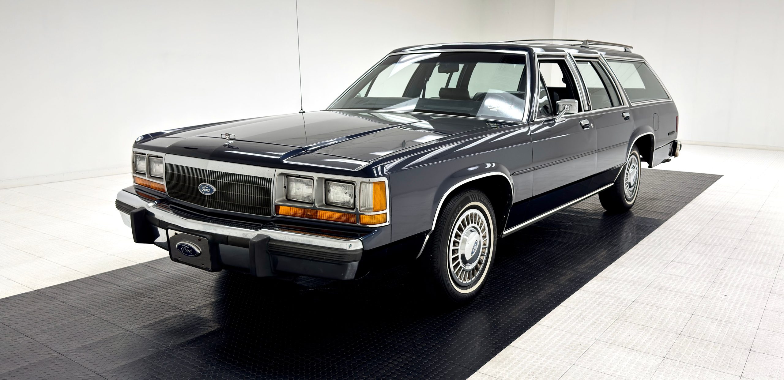 1989 Ford LTD Crown Victoria