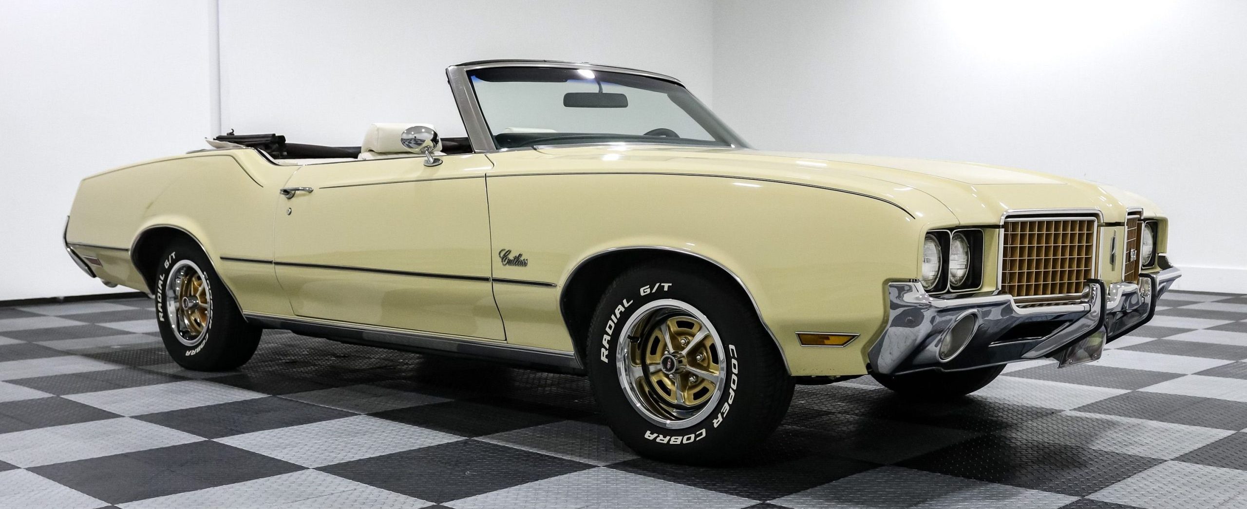 luxury muscle car