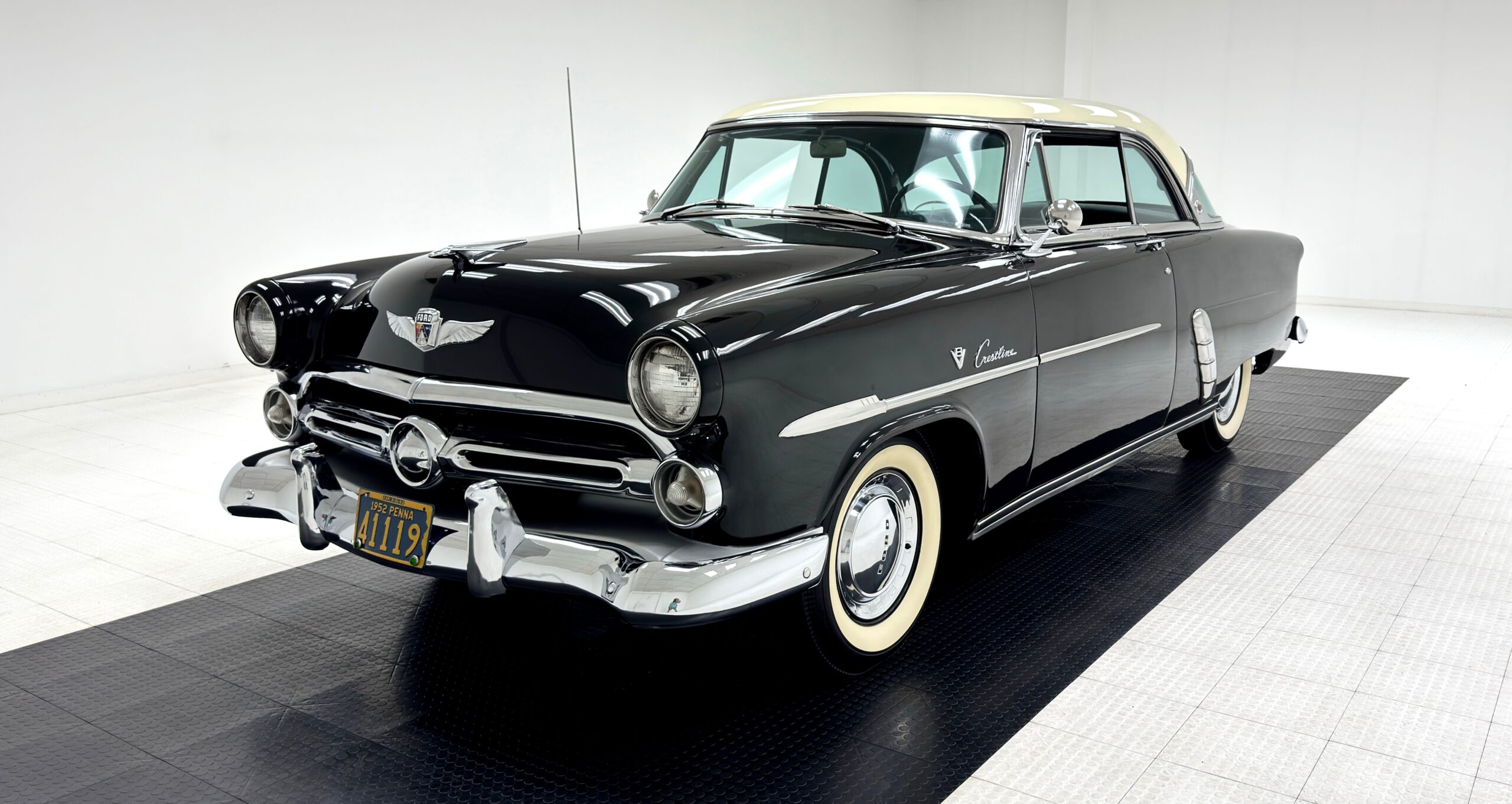 1952 Ford Crestline Victoria