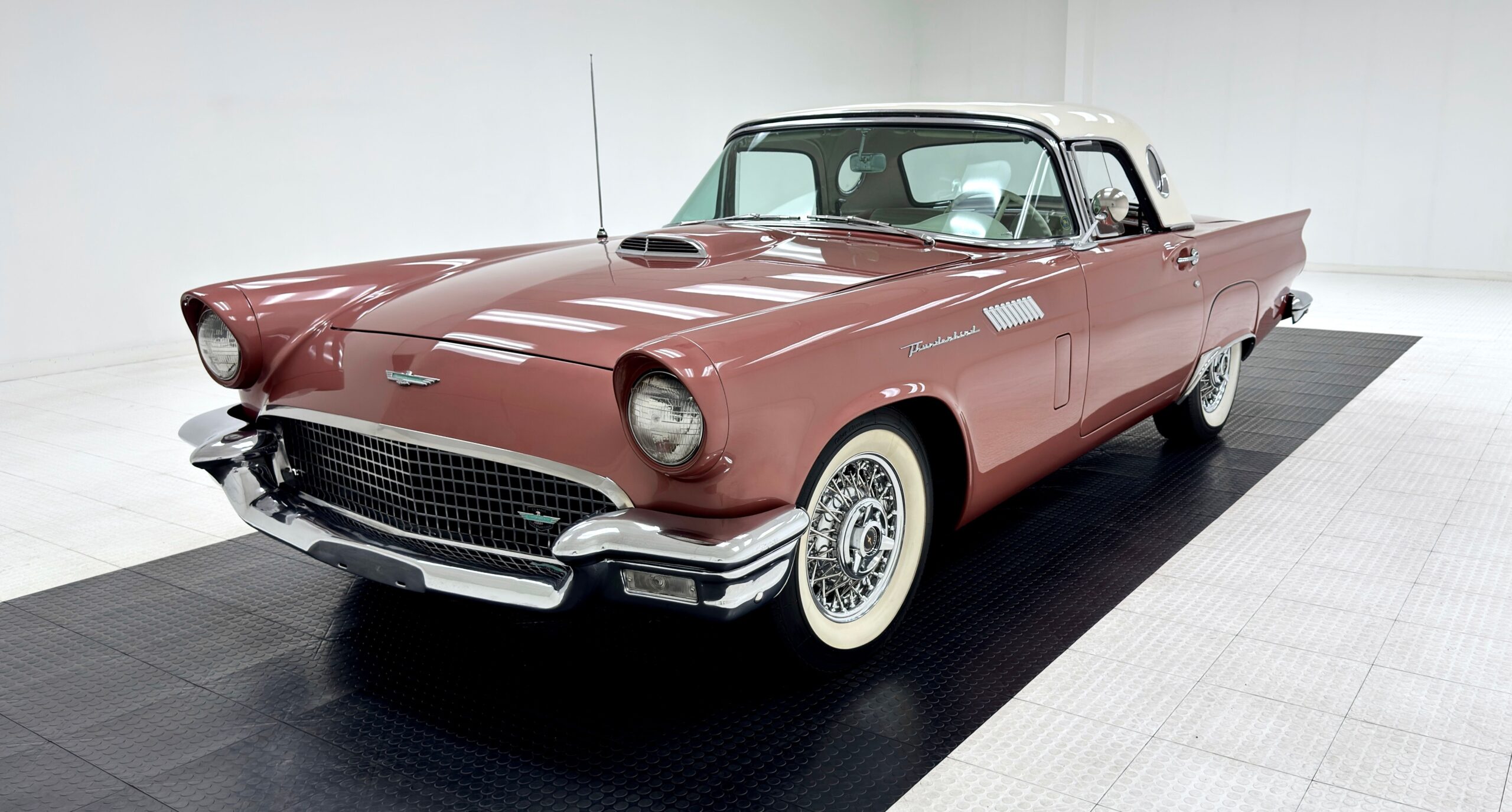 1957 Ford Thunderbird