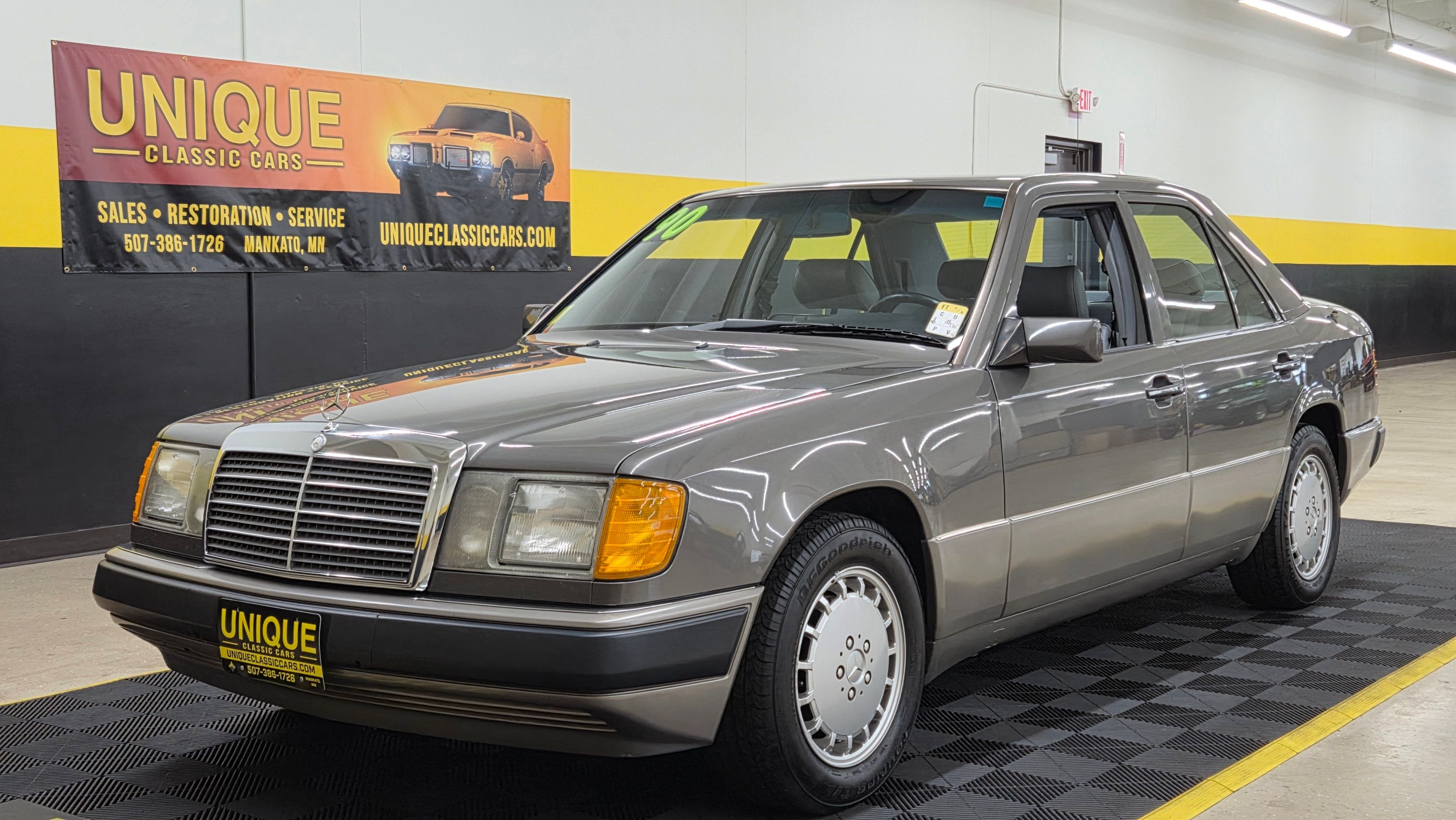 1990 Mercedes-Benz 300E