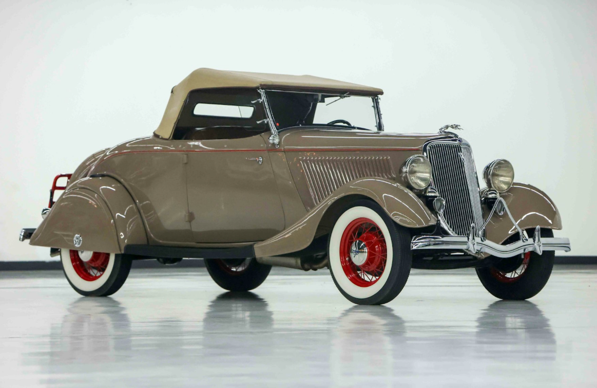 1934 Ford Deluxe Roadster