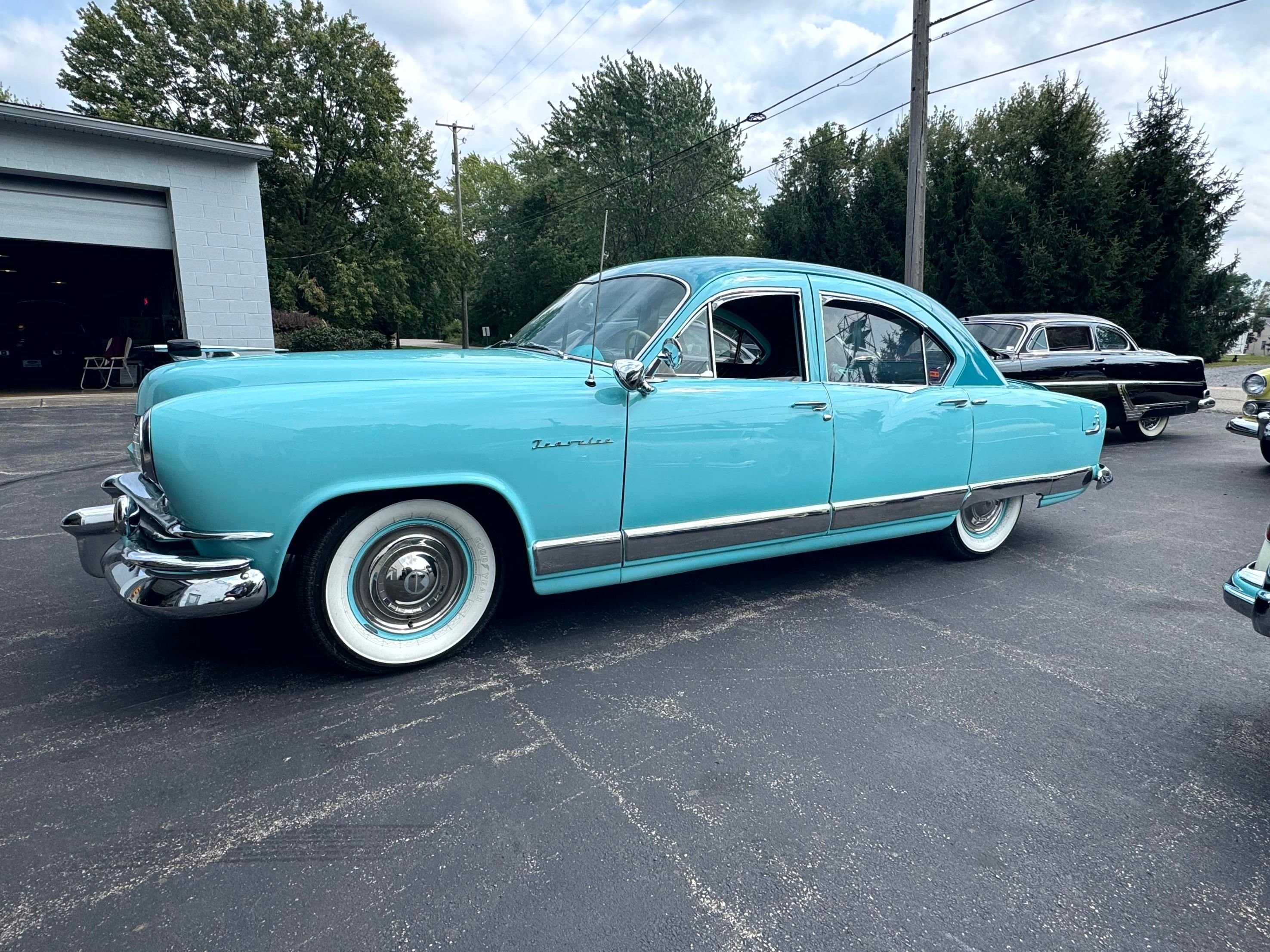 1952 Kaiser Traveler