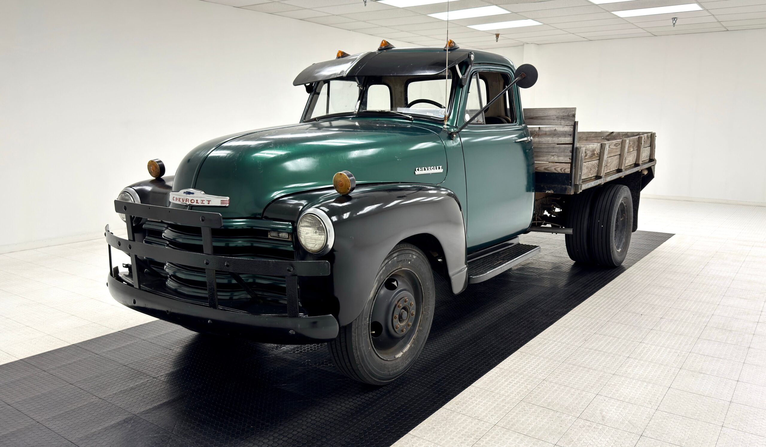 1952 Chevrolet 3800 Series 1