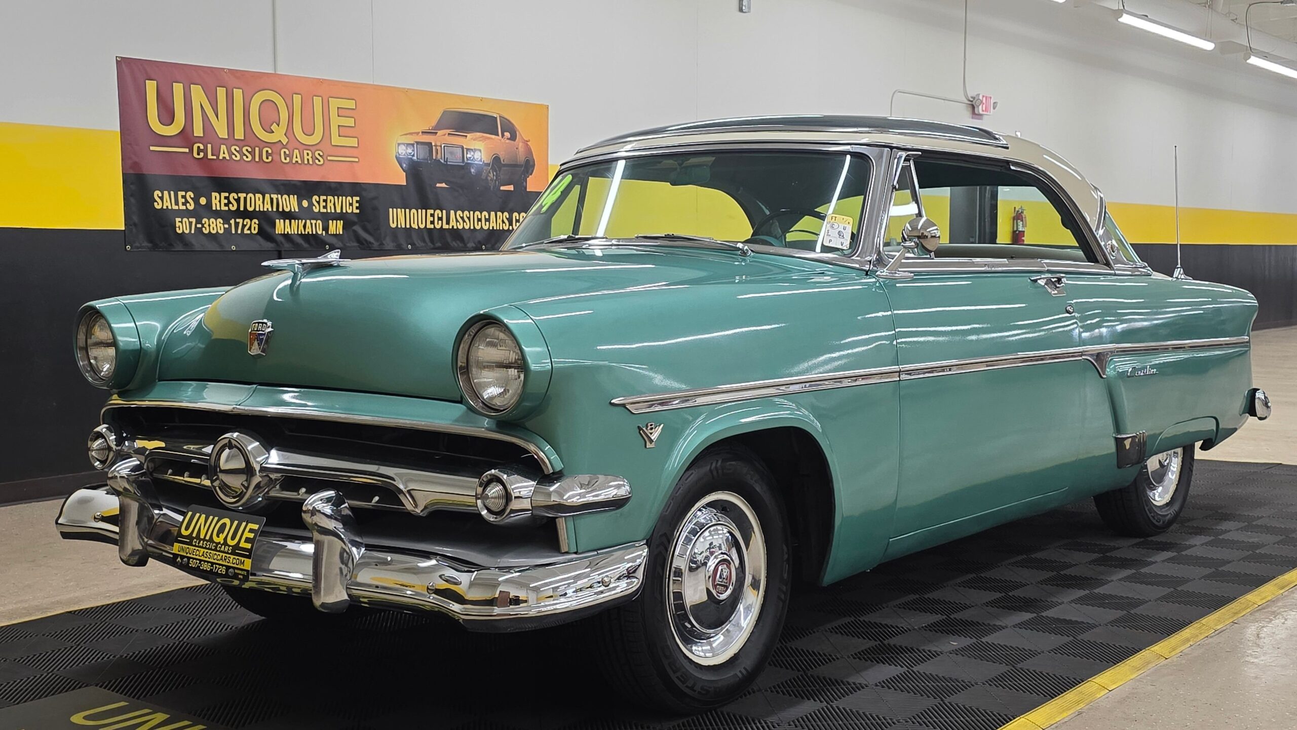 1954 Ford Crestline Skyliner