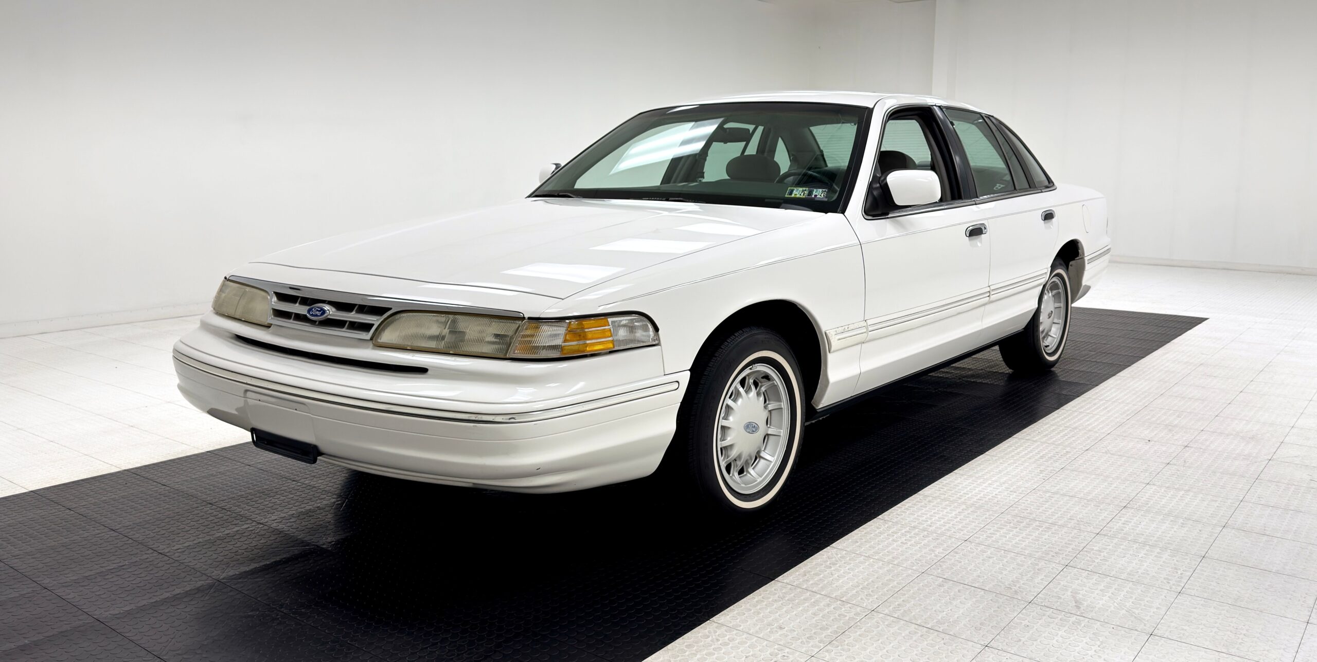 1997 Ford Crown Victoria LX