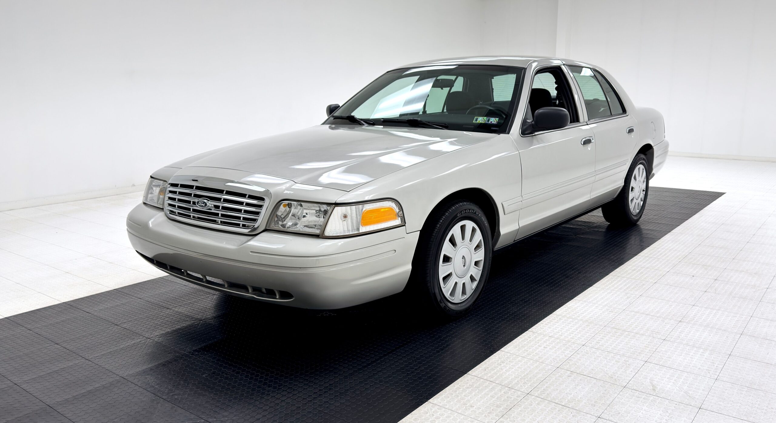 2008 Ford Crown Victoria P71 Police Interceptor Sedan