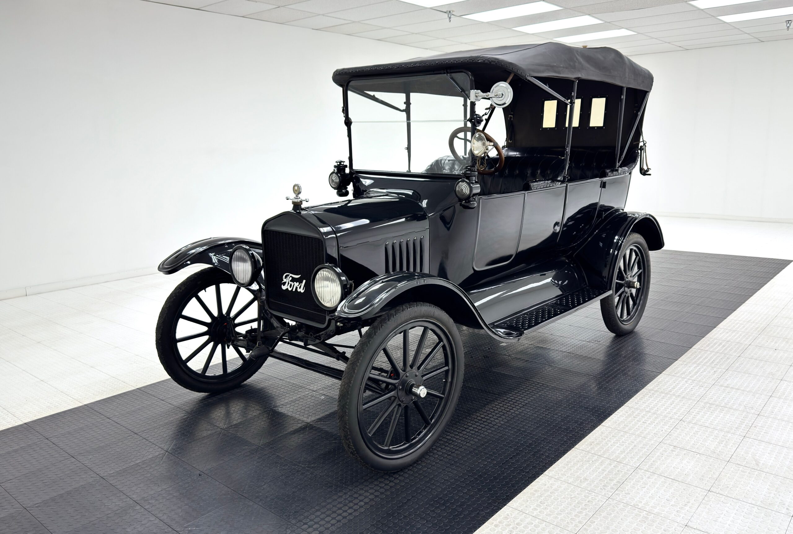 1917 Ford Touring Sedan