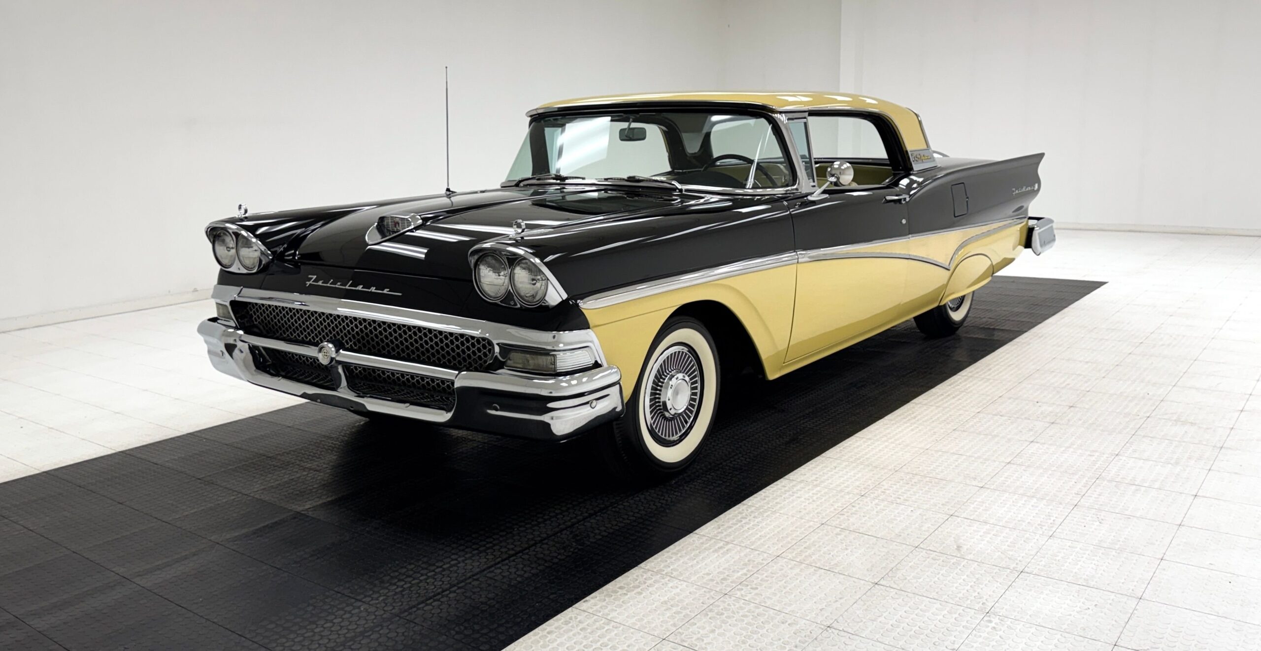 1958 Ford Fairlane 500 Skyliner