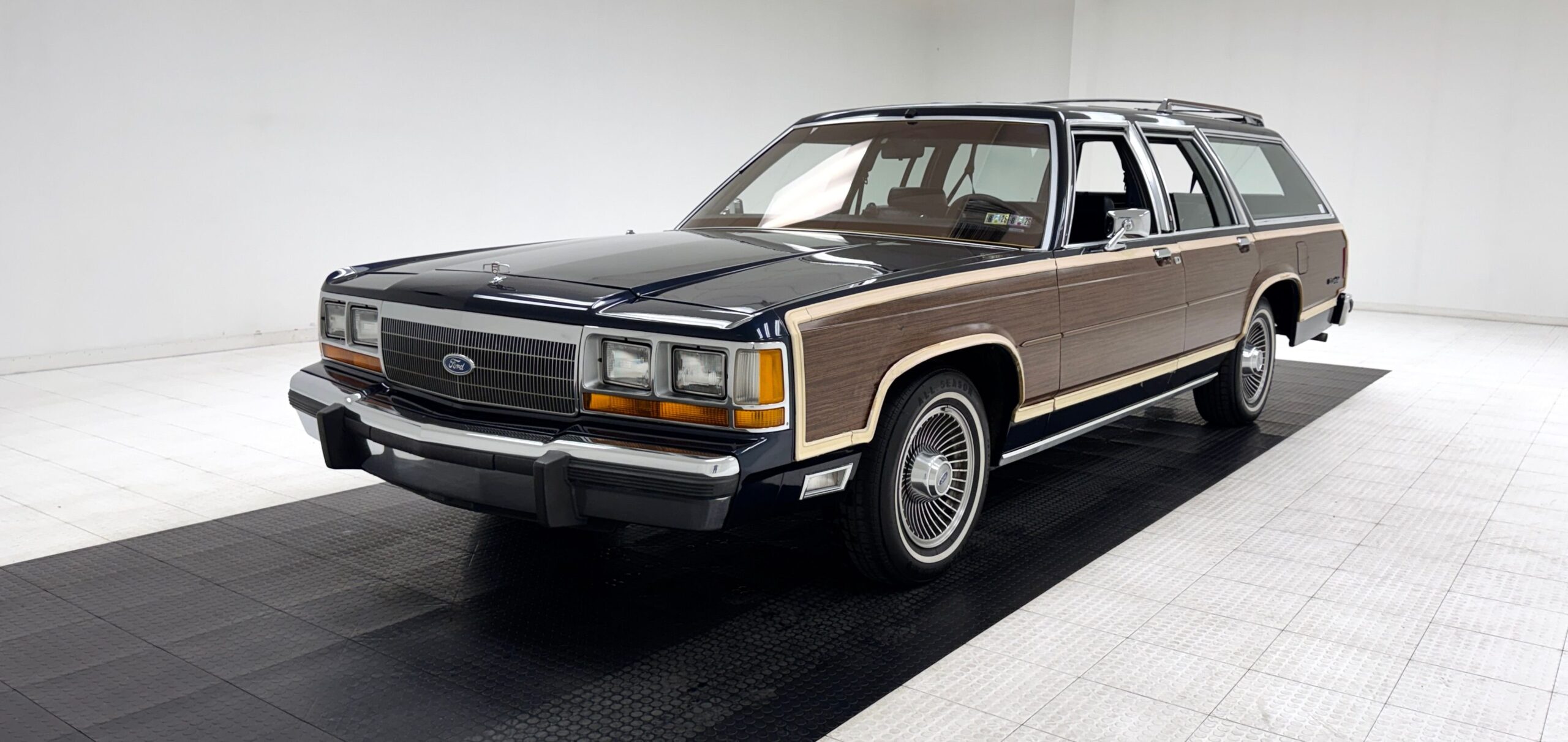 1990 Ford LTD Country Squire