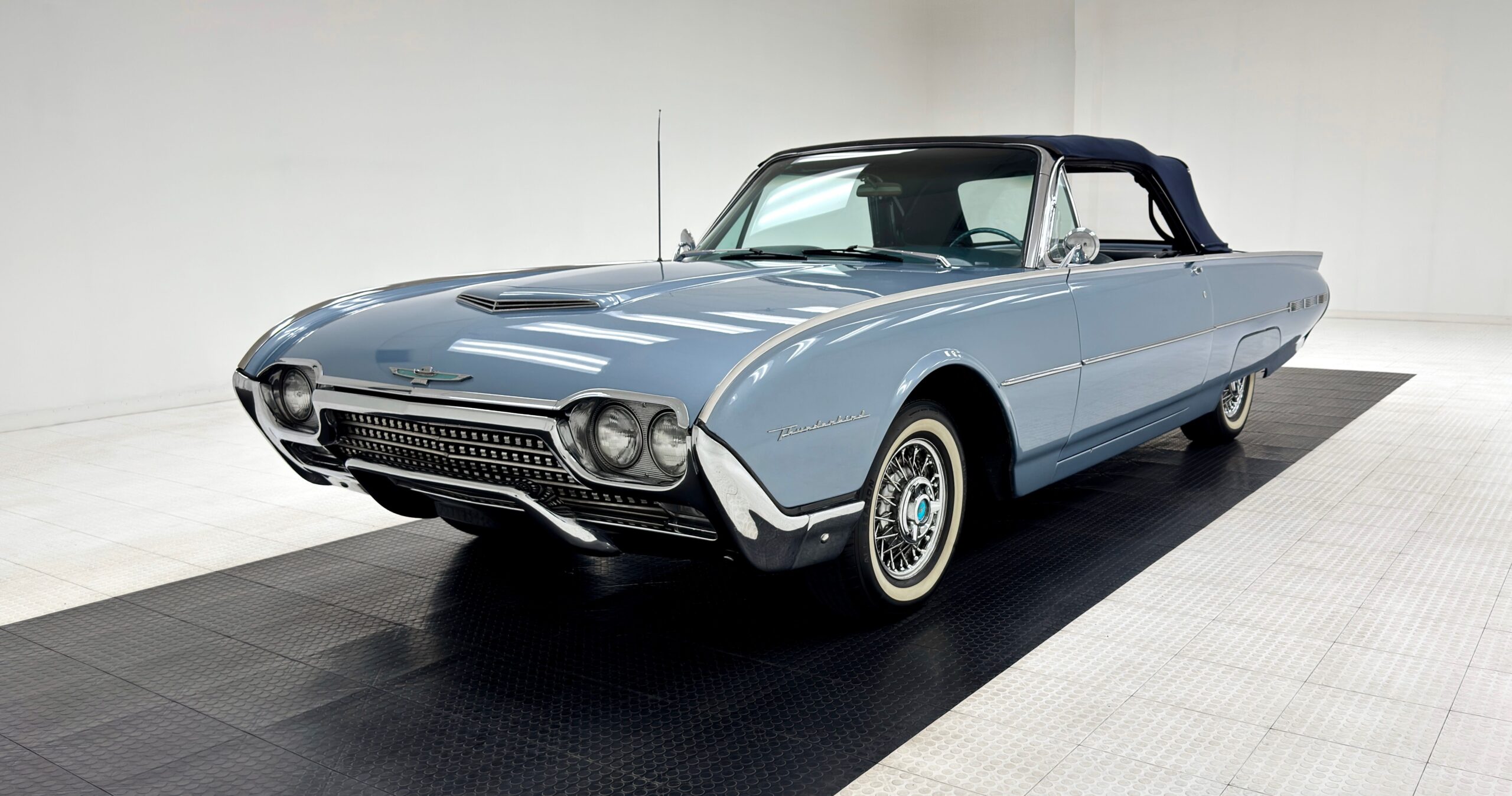 1962 Ford Thunderbird