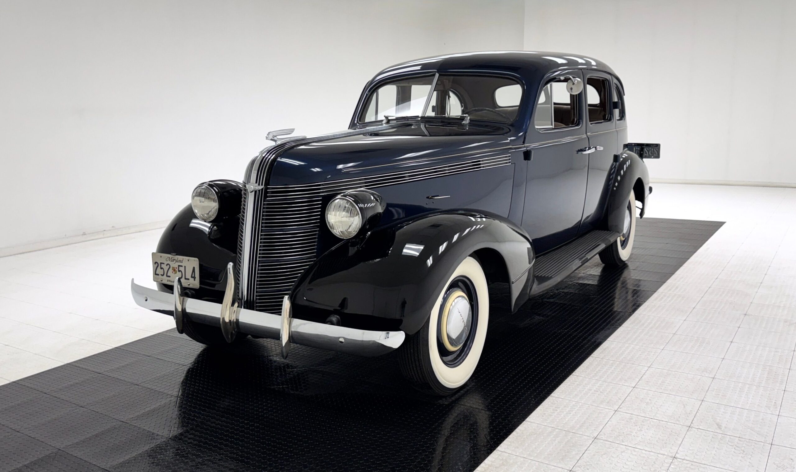 1937 Pontiac Silverstreak DeLuxe
