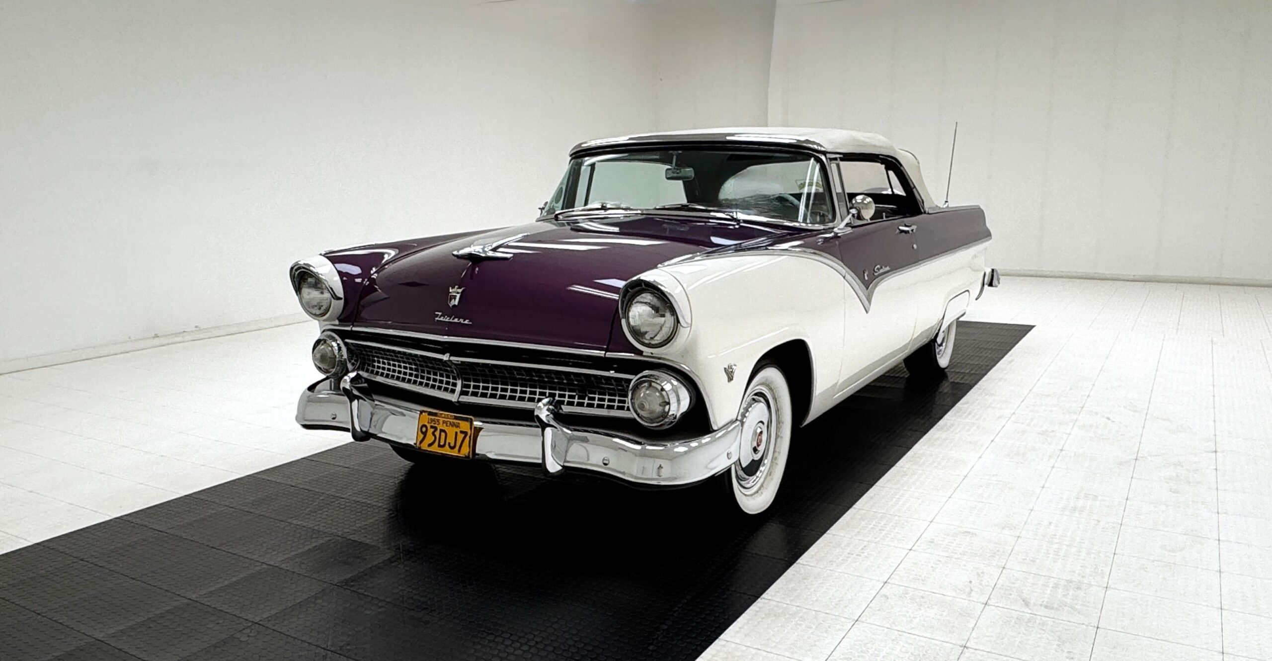 1955 Ford Fairlane Sunliner
