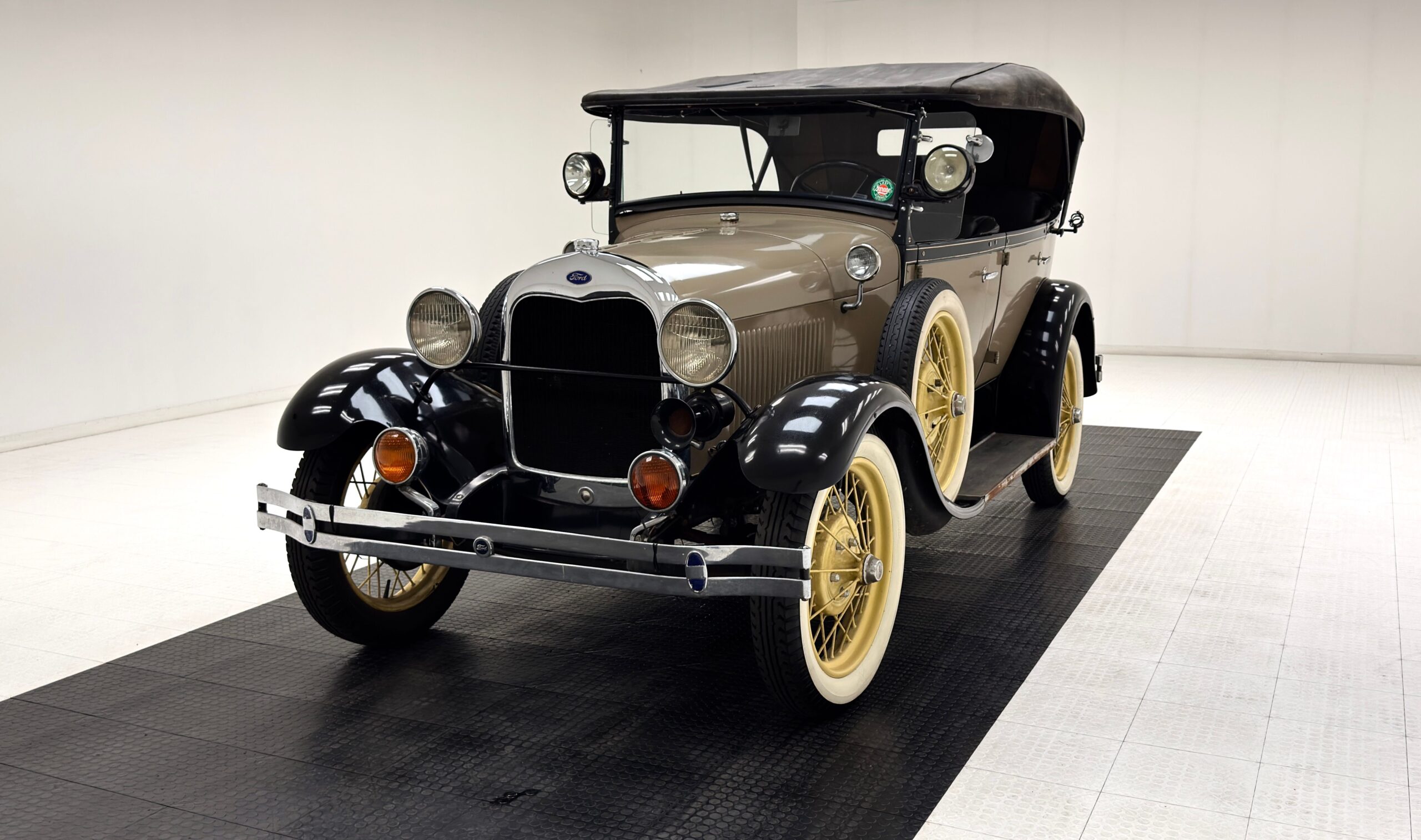 Deluxe Phaeton classic car for sale