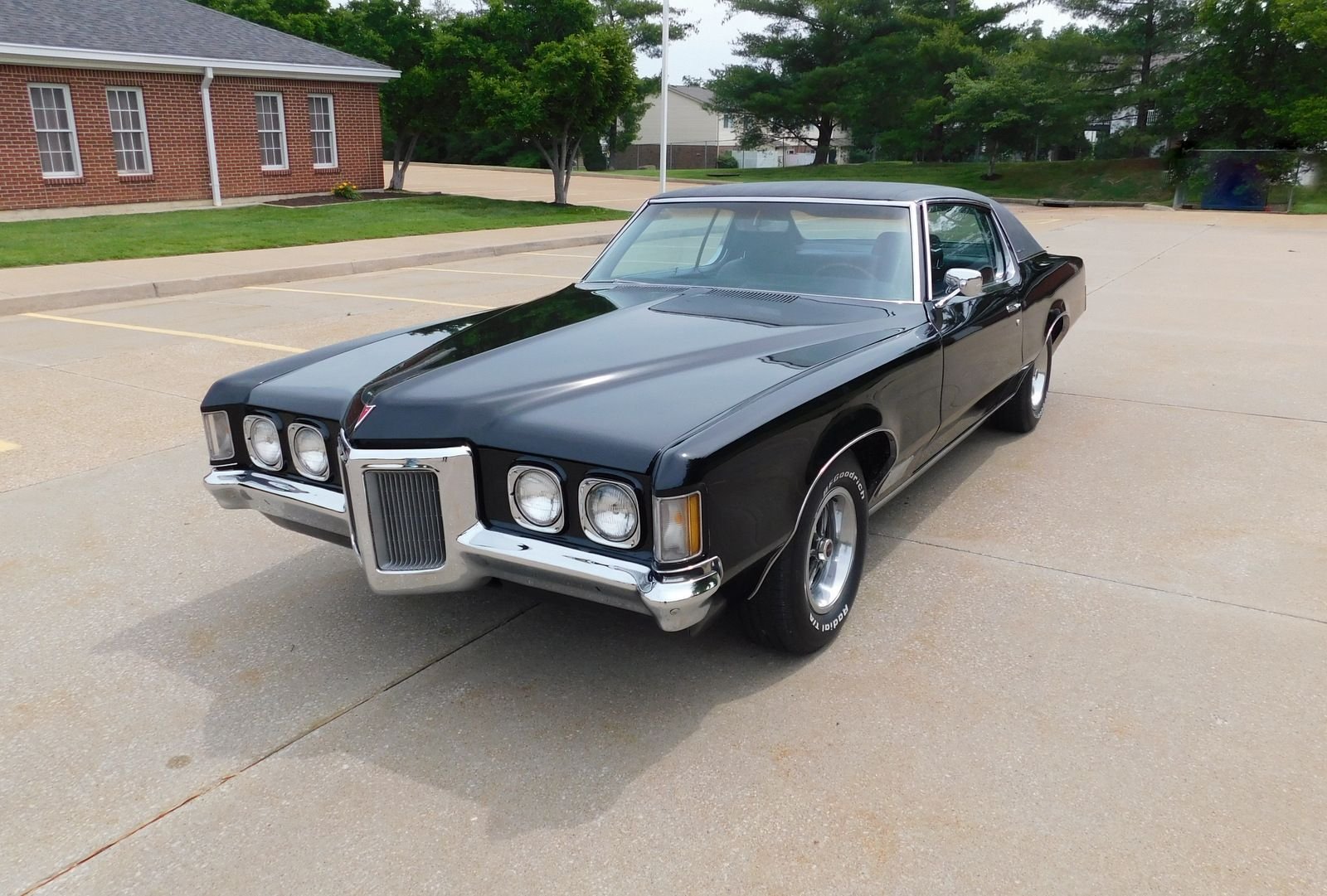 luxury car