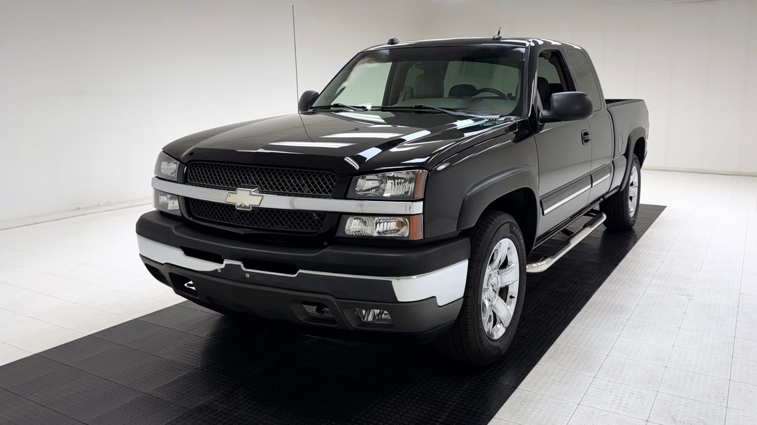 4x4 Extended Cab 4x4 Short Bed Pickup