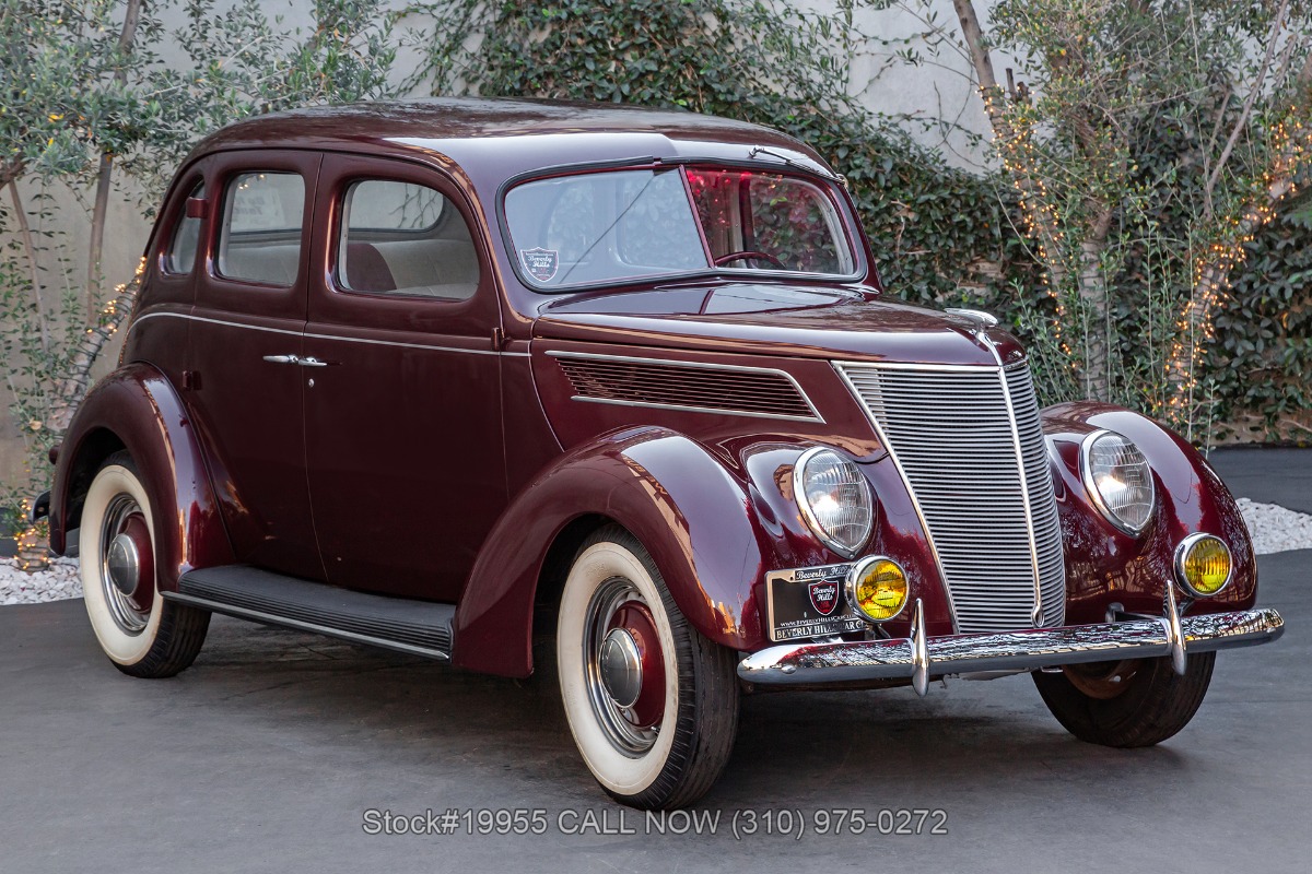 Slant Back Sedan 3-Speed