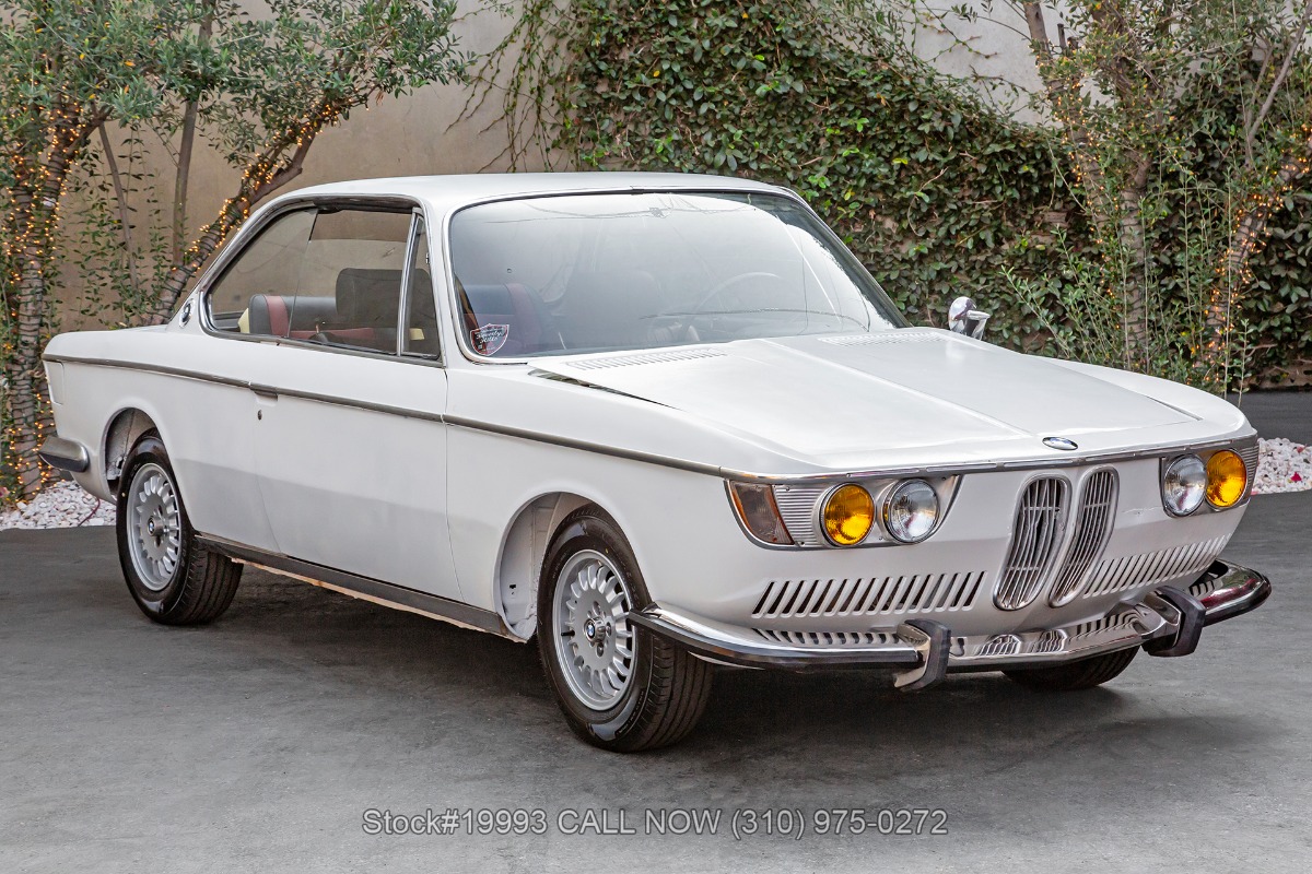 Chamonix White exterior