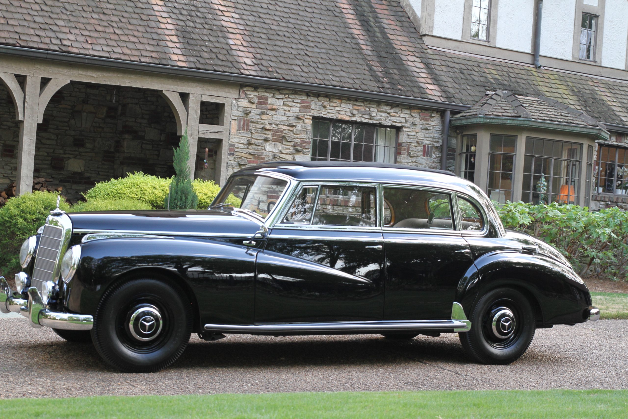 Adenauer sedans