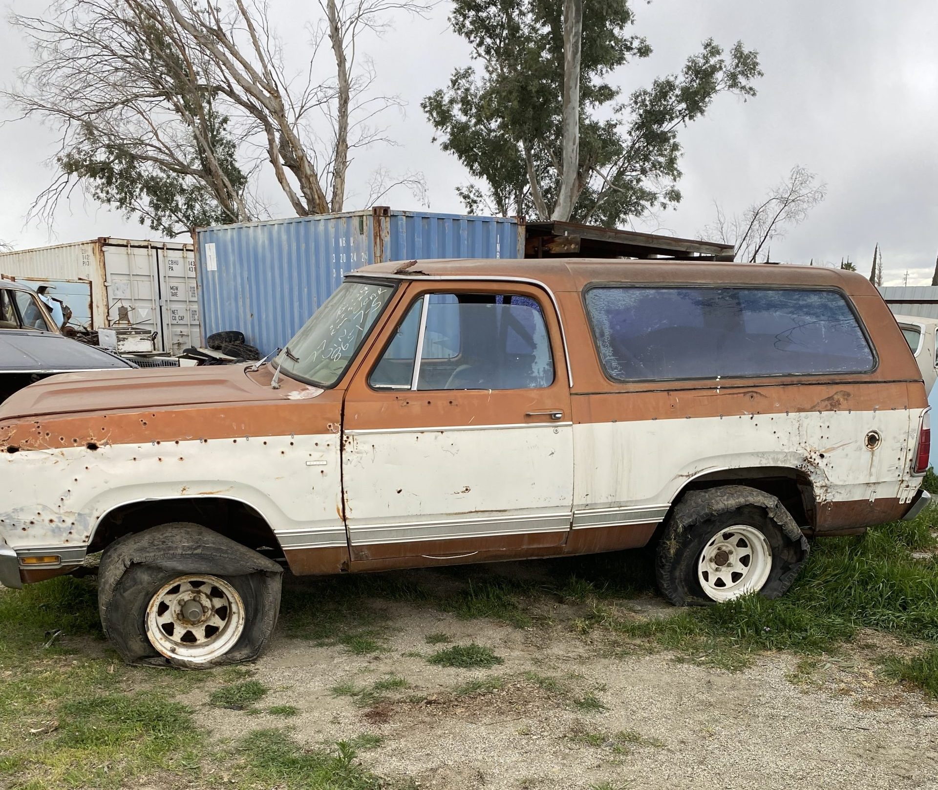 SUV