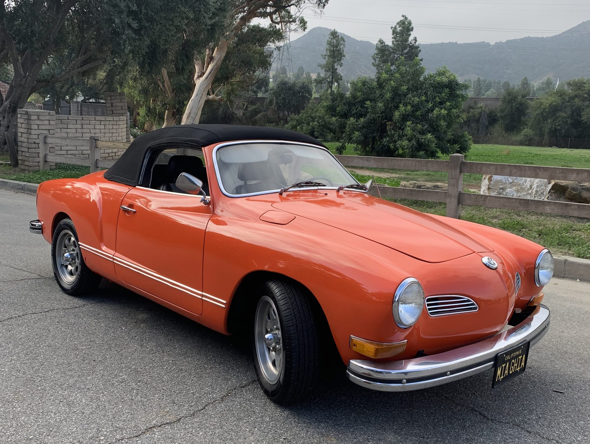Volkswagen Karmann Ghia - Cars-On-Line.com